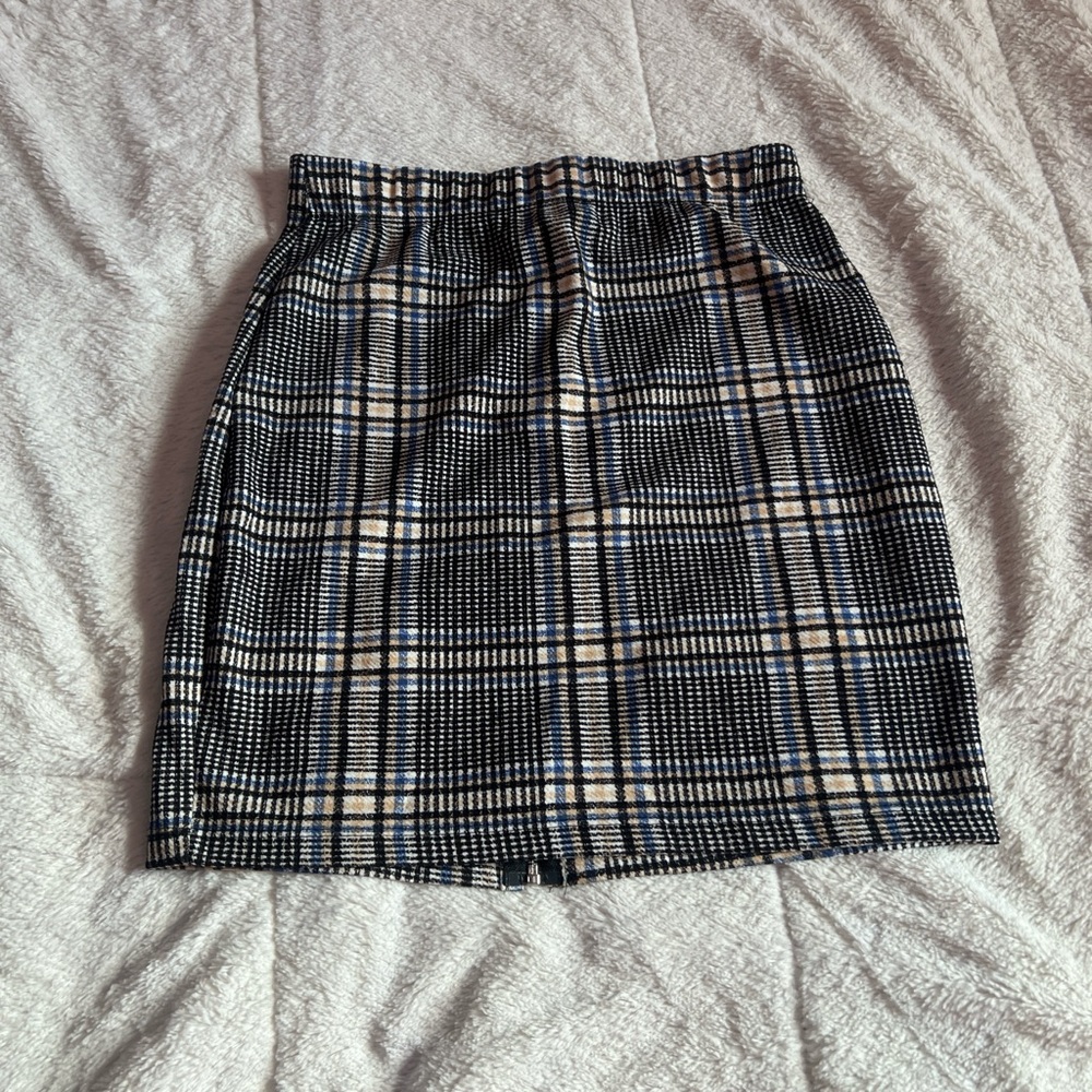 Classic Black and White Plaid Skirt